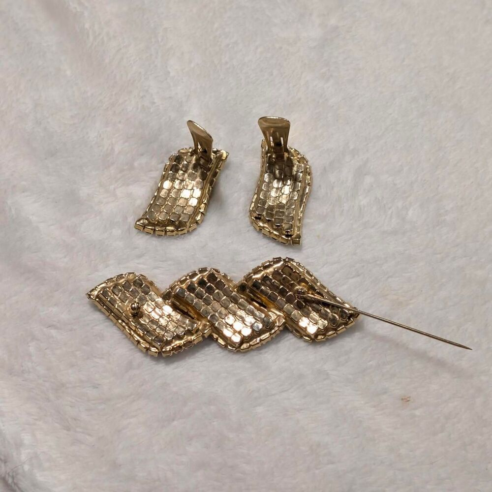 Vintage Gold Aurora Borealis Rhinestone Wave Brooch & Clip-On Earring Set Retro - Picture 4 of 7